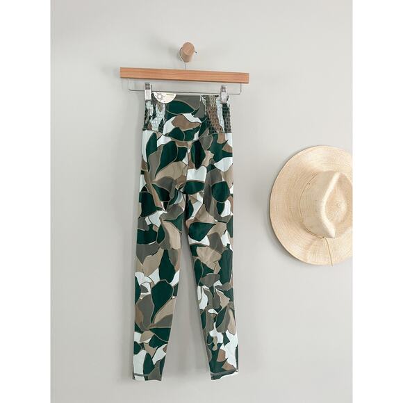 OFFLINE By Aerie Real Me Smocked 7/8 Legging Dusty Seafoam Green Print Sz XS - Picture 5 of 10